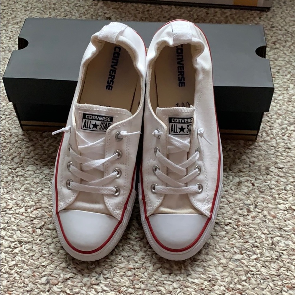 Barely worn white converse sneakers